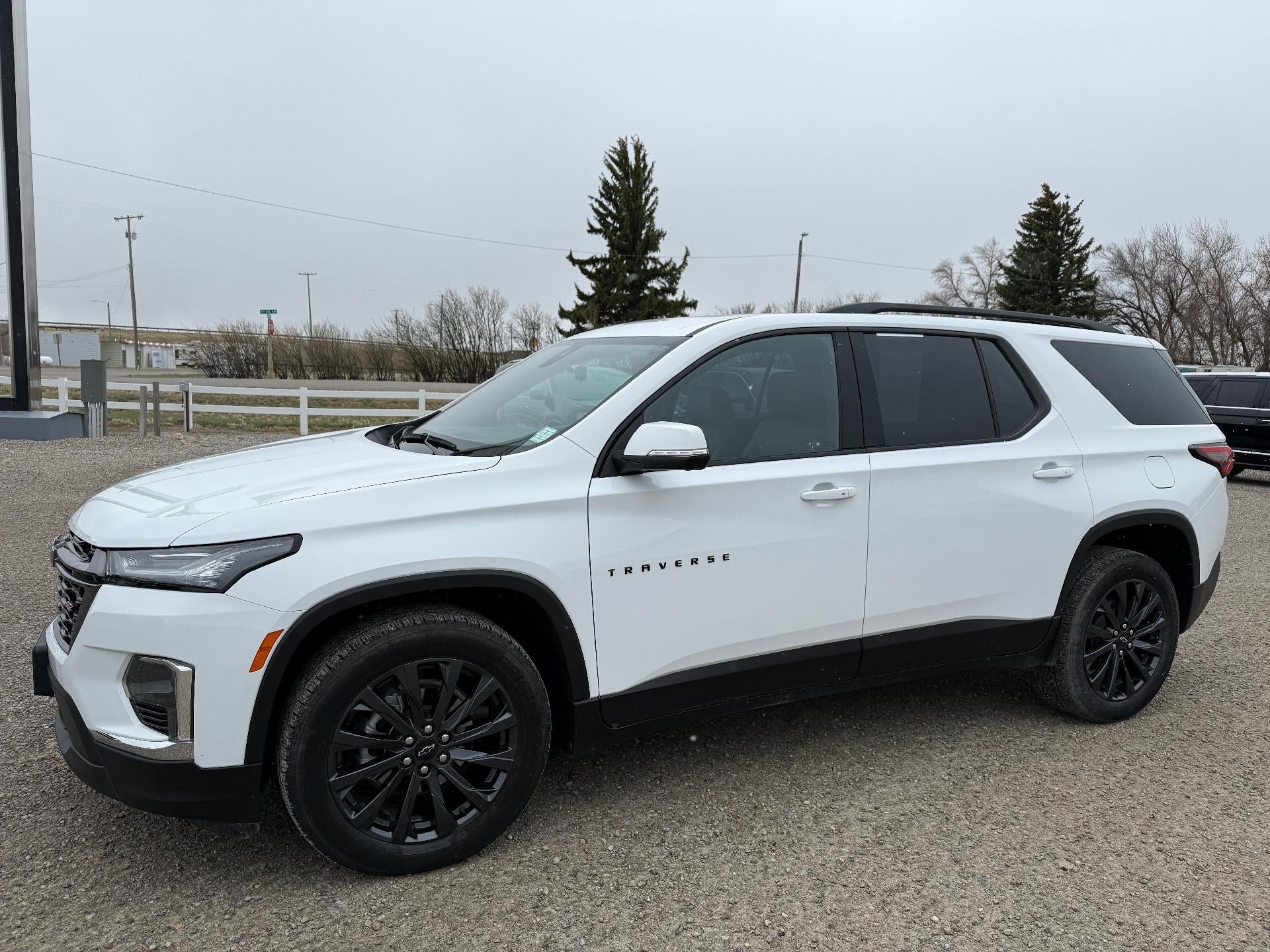 2022 Chevrolet Traverse RS in Summit White — front three-quarter view